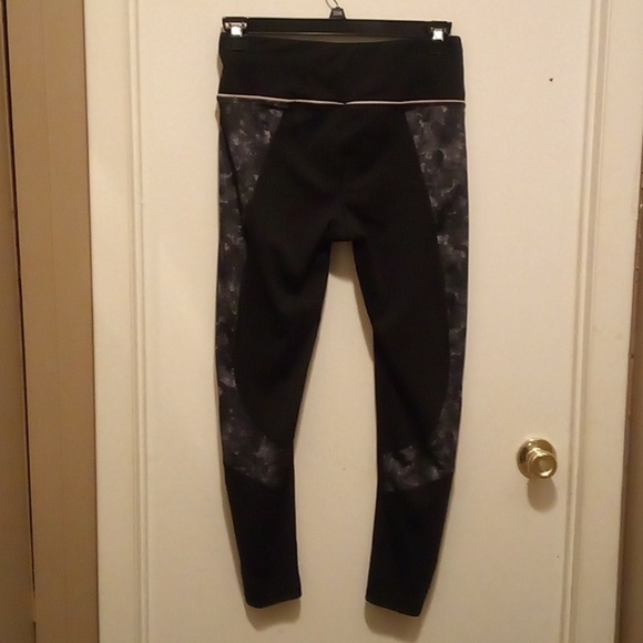 Mono B Black With Marble Design Inside Waist Pocket Leggings - Size Large - Picture 10 of 10